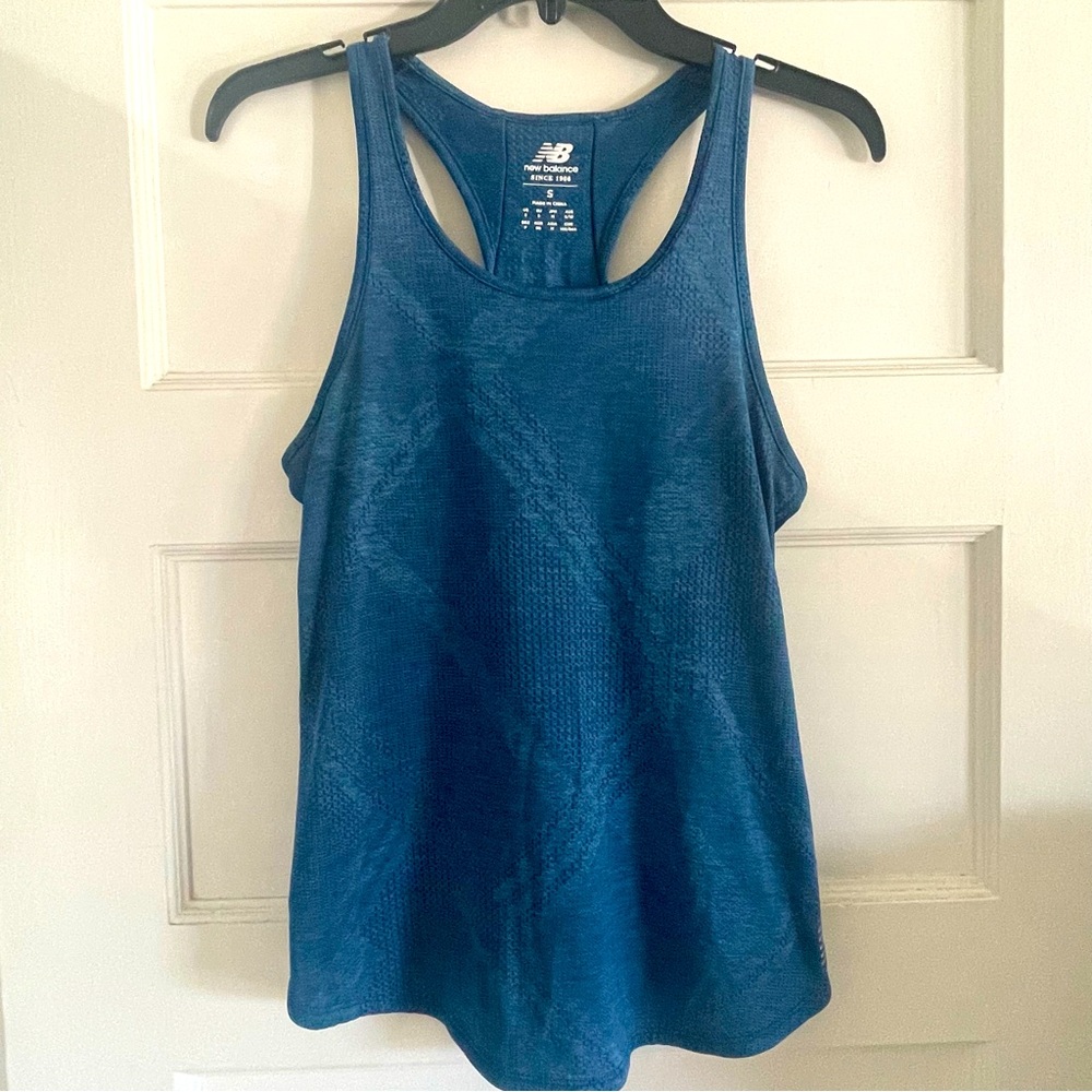 New Balance women’s swingy running tank top
